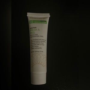 GOLDFADEN MD FRESH A PEEL
A Multi Acid Resurfacing Peel